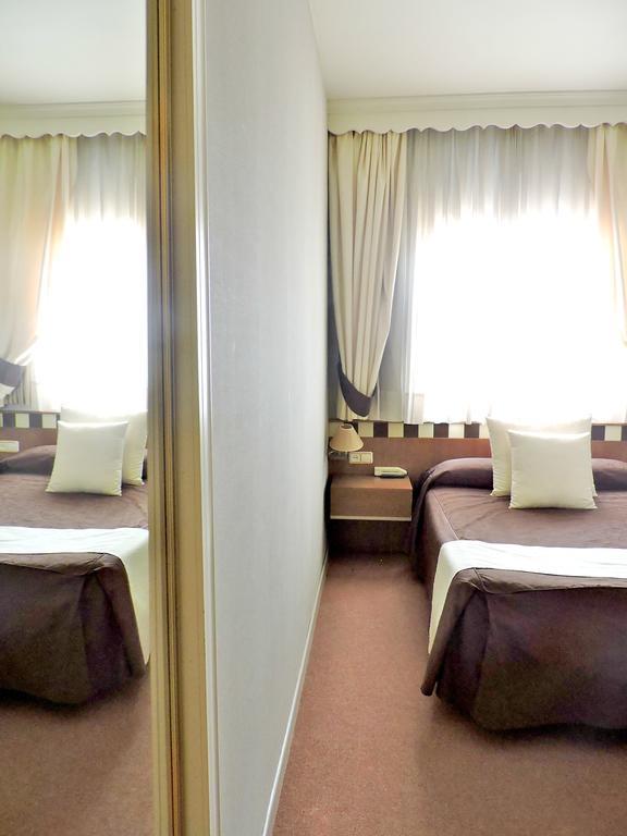 Hotel Las Yucas Atarfe ภายนอก รูปภาพ